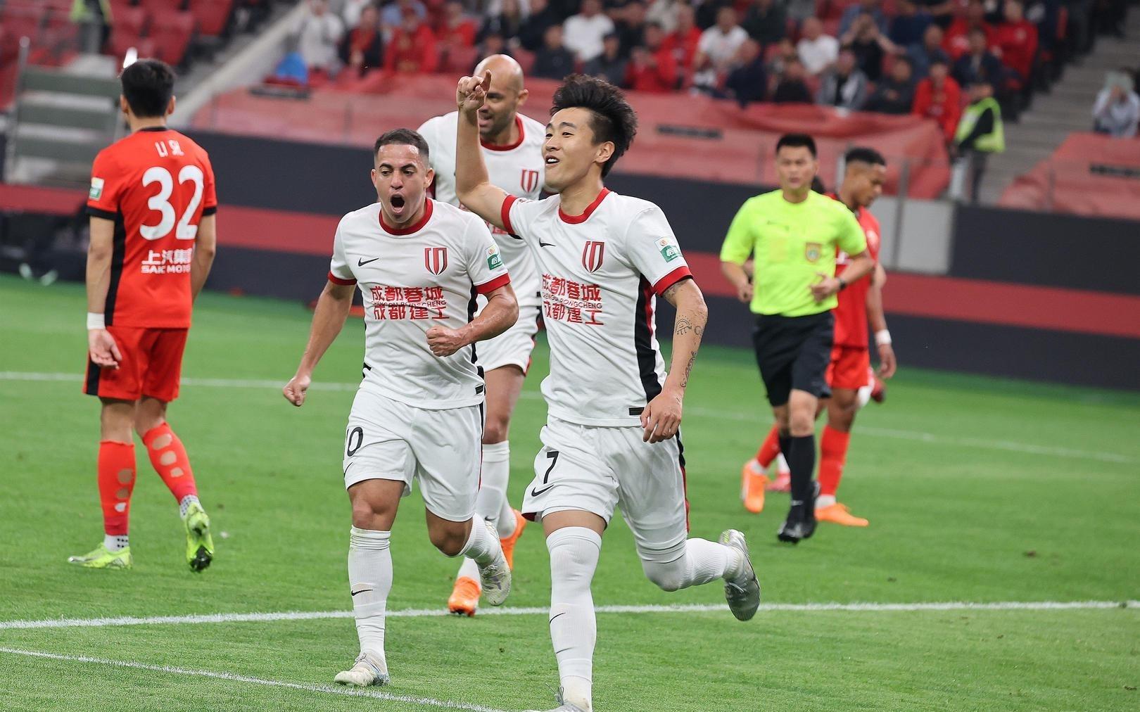 中超明日重启！争冠大战谁会笑到最后一文详解