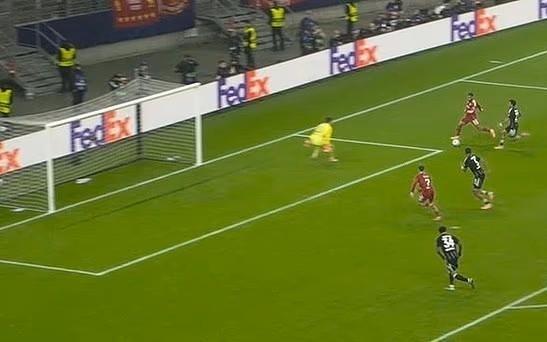 被球迷围攻，萨拉赫怒改社媒头像