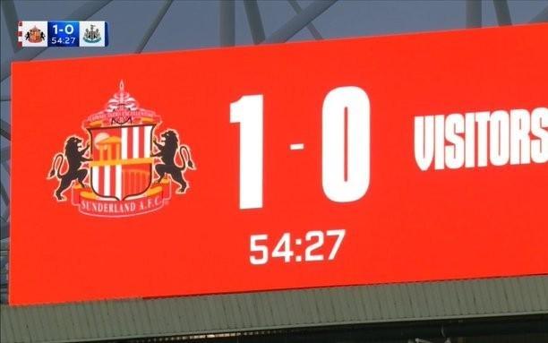 德比氛围！桑德兰主场比分牌不写死敌纽卡队名，只写“客队”