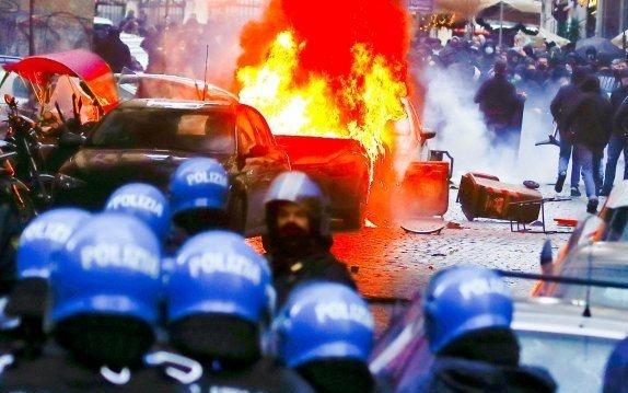 官方：那不勒斯将禁止对法兰克福球迷