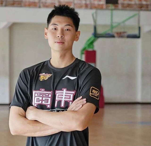 敢说！崔永熙100KG深蹲满分体测达标，发8个字回怼黑子太精彩