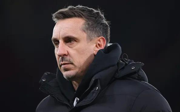 内维尔：卢克肖应该踢得更强硬，他让队