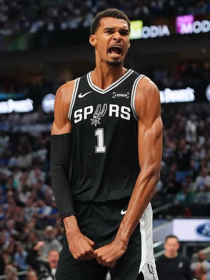 大罗问号脸，大范甘迪：别叫文班外星人了，我怕他真被遣返了