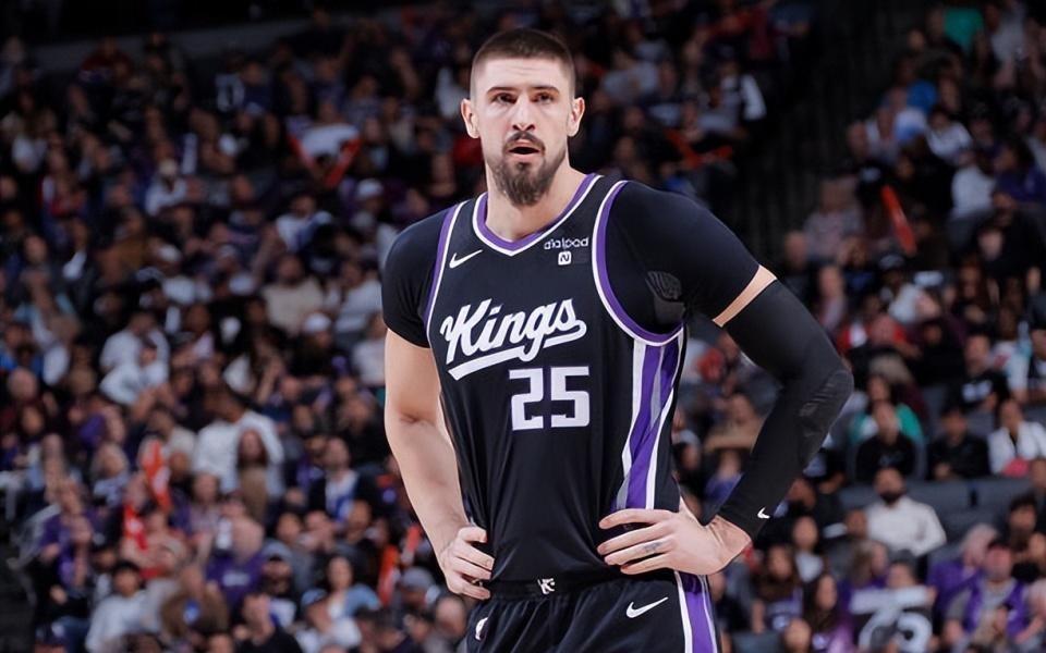 尼克斯试训前湖人替补中锋，他在上赛季的表现简直是惨不忍睹