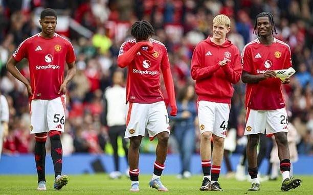 前曼联租借主管：有球员打断教练战术部署，让队友球都传给他