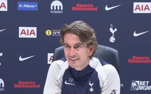 弗兰克：我喜欢西蒙斯到目前为止的表现，要让他适应英超强度