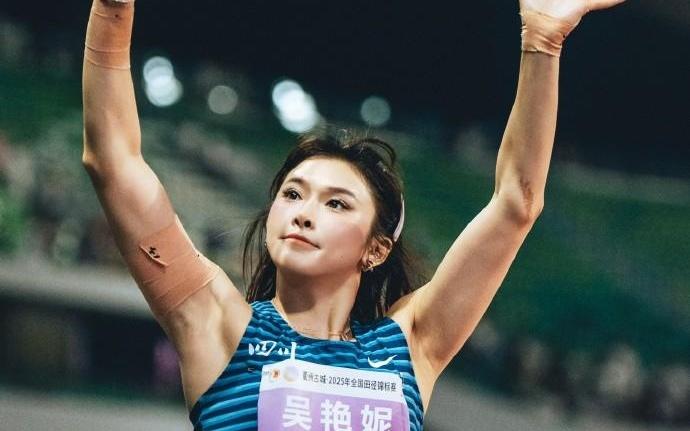 吴艳妮社媒：我的第六个全锦赛冠军，给