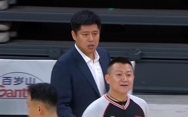 火药味太浓！深圳vs山西2分钟内吹出7个T潘江被驱离场