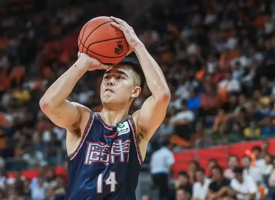 让杜锋失去耐心！3战5分+打NBL球队0分，球迷：垃圾中的战斗机