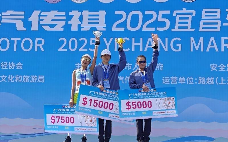 “最快女护士”复出后首获全马冠军！此前哭诉调休难引发争议