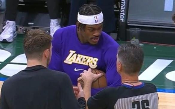 范德飙为新秀讨球被裁判威胁字母哥出手彰显风度