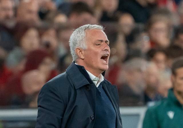 62岁穆里尼奥麻了：上任48天欧冠3败0分0球！沦为送分童子