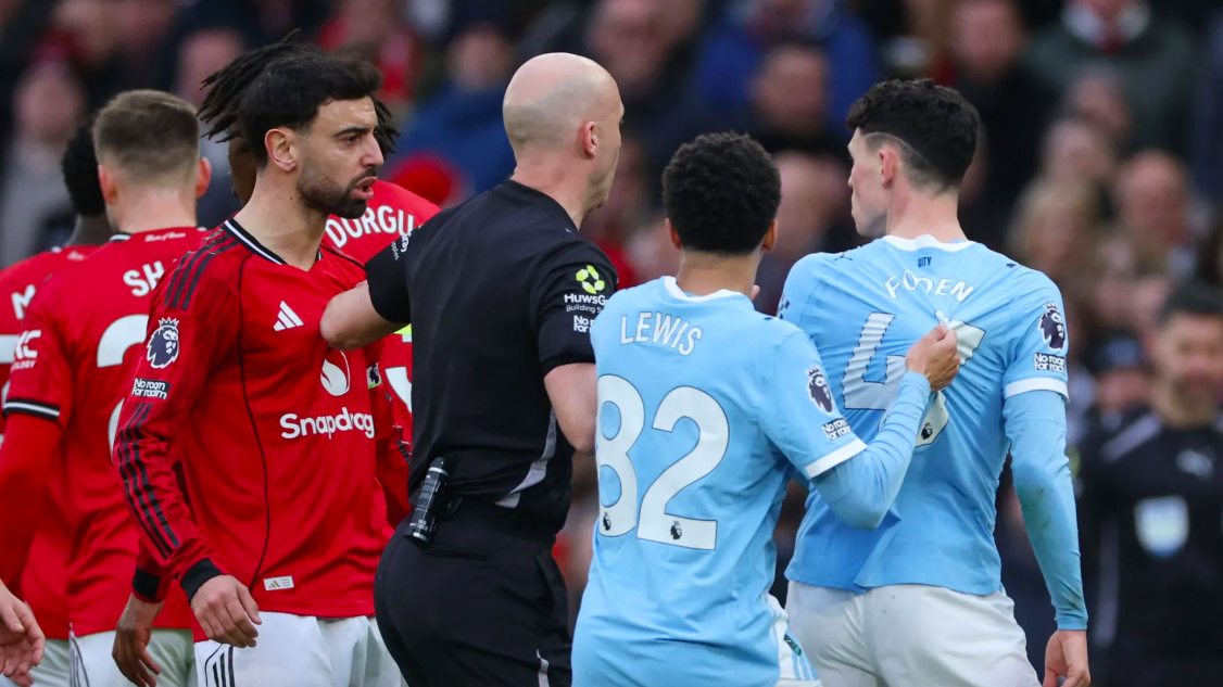 对手3球被吹+门将屡送神扑12.7亿豪门仍02德比爆冷吞近14场首败