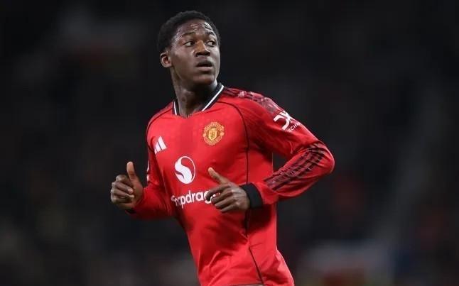 TA：中场是曼联优先考虑的位置，但他们目前尚无任何动作