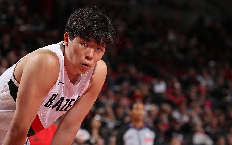 杨瀚森社媒发文：感谢教练和队友的信任，和球队一起稳步前进