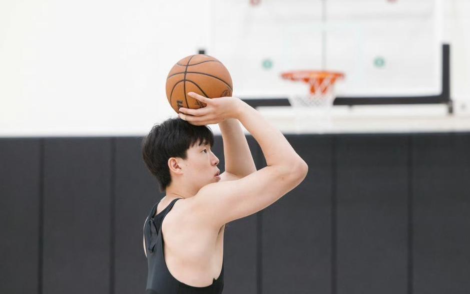 曝杨瀚森NBA增重15斤至244斤，直逼约基奇，开拓者增肌计划首公开