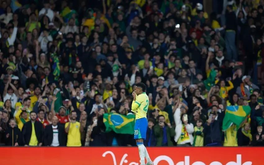 埃斯特旺：安帅在很多方面都帮了我，比赛后还给了我一个拥抱