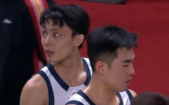 杜锋：第3节6个失误对我伤害太大职业联赛成绩不好主帅下课很正常