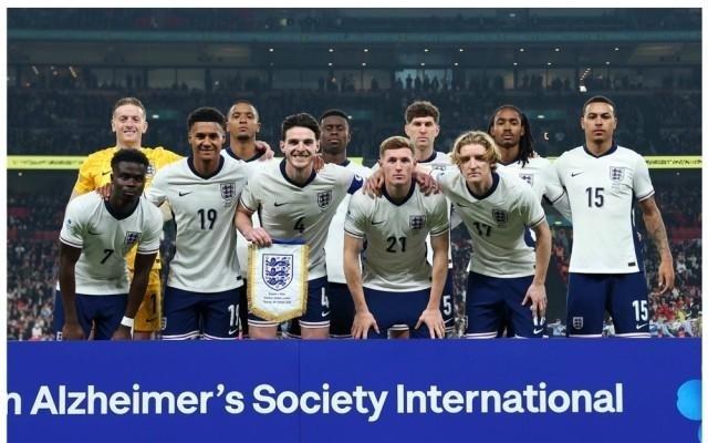 33年首次，三狮首发无红军蓝军红魔