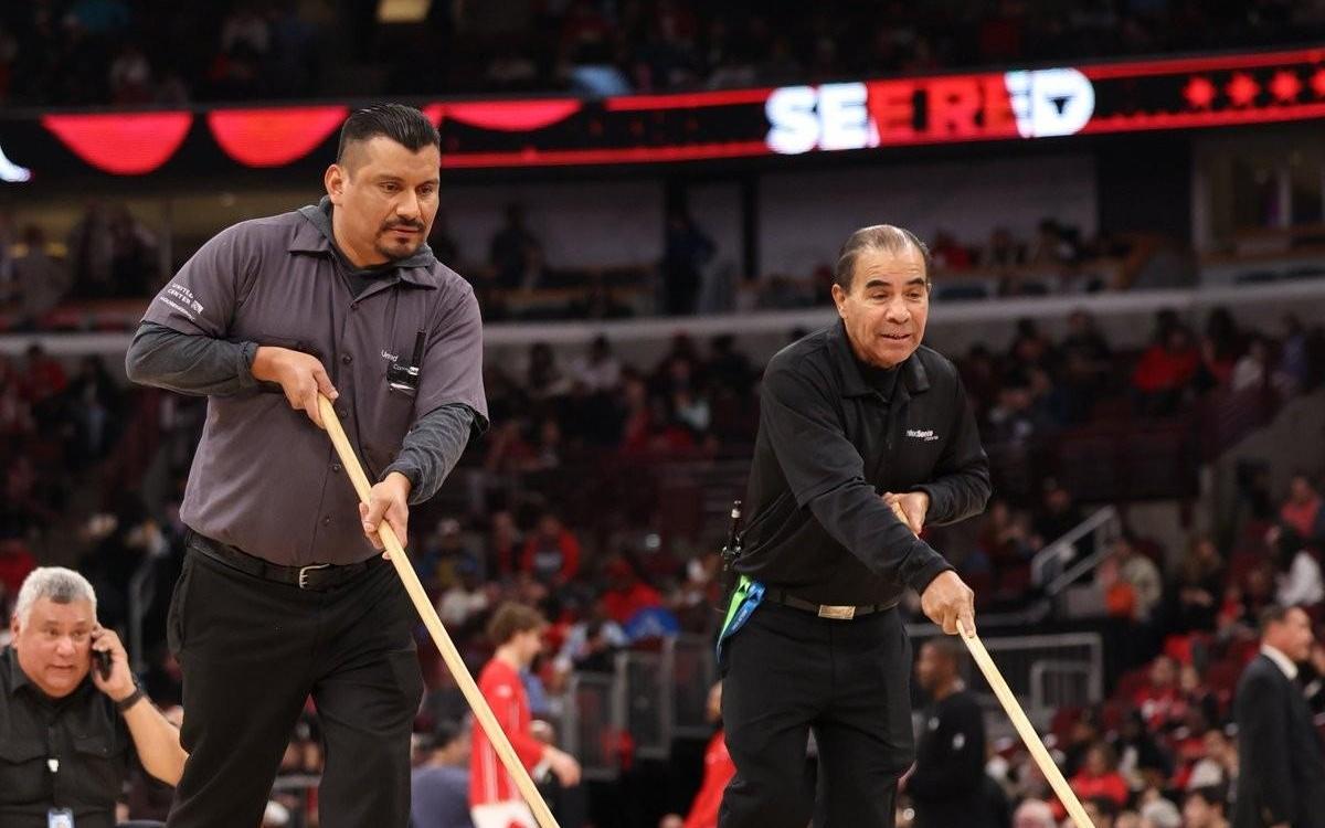 苦等2小时，官方：公牛主场对热火一战因球场出现水渍而延期