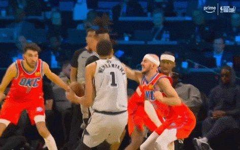 天命人！文班逆天中投掀翻雷霆登场21