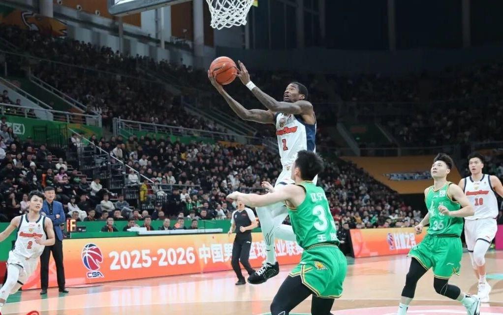 轻取不轻视！杜锋：对阵辽宁队，球员们自始至终专注于比赛