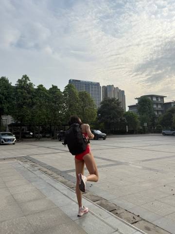 即将迎来100米栏赛季首秀！吴艳妮晒