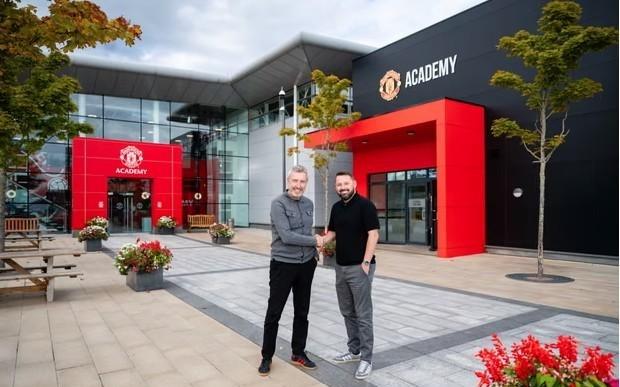 卫报：曼联青训营因人员频繁更迭和拉爵的批评而陷入困境