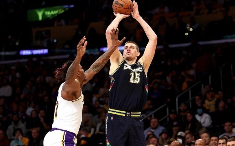 霍华德：现在NBA完全变了以前大个子不能投篮现在都在投