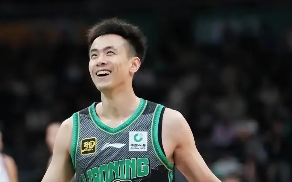 曝辽篮将以4年顶薪续约赵继伟！娇妻社媒秀恩爱，带他在三亚旅游