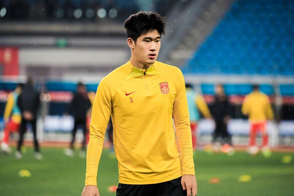 2次失误致亚泰被绝平！20岁红星名宿疑炮轰：私生活不检点+去夜店