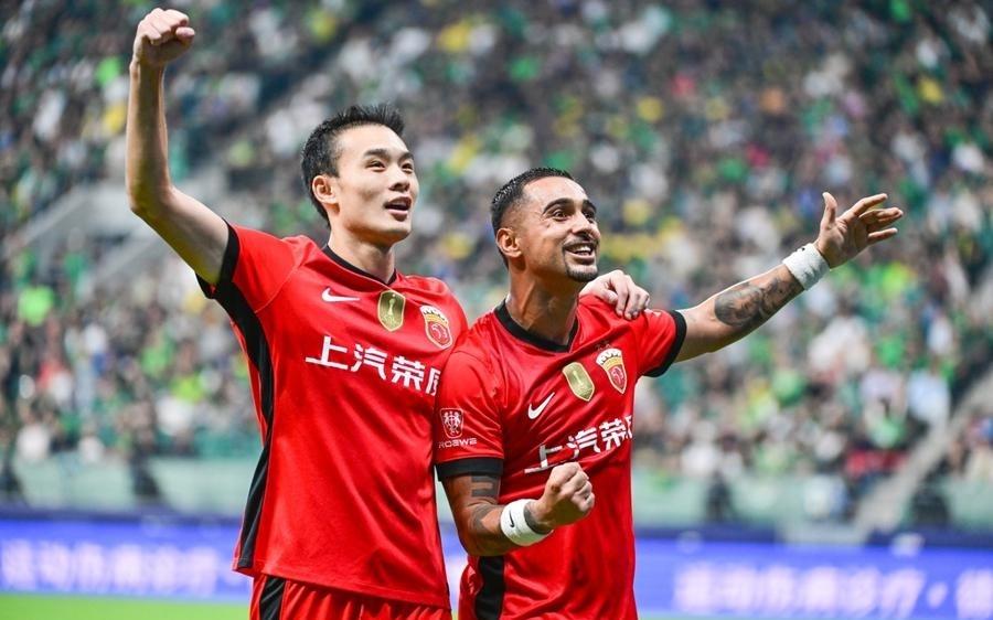 中超争冠形势明朗：国安已经掉队，申花希望渺茫，蓉城领先海港半个身位