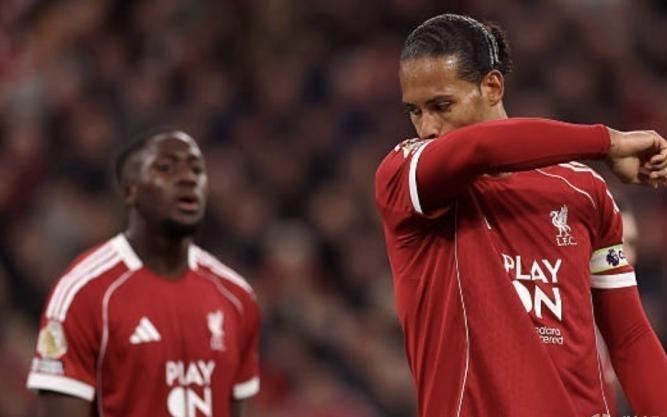 小雷：曼联第一个进球太精彩了，但我认为范戴克犯了大错误