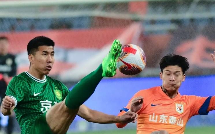 太可惜：中国男足36岁传奇离队，因骂球迷人设崩塌，如今难寻下家
