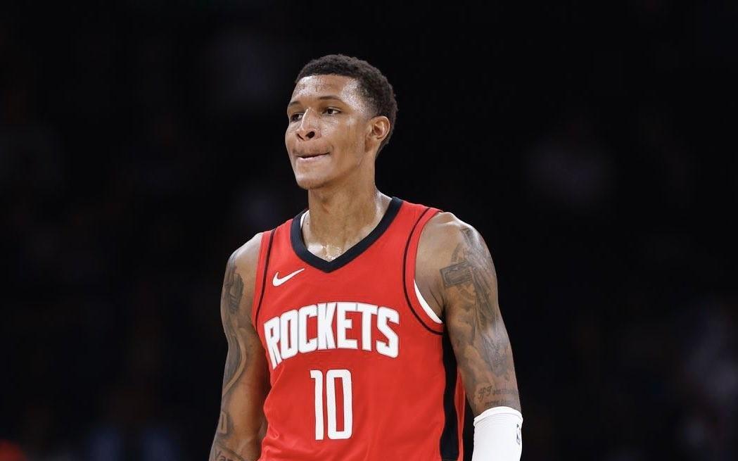 铁到家了，小贾巴里史密斯三分10中0&末节8中0得0分葬送火箭