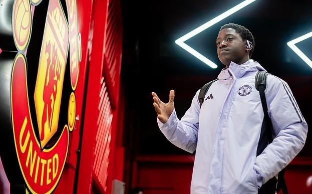 邮报：梅努希望冬窗离开曼联，有12家俱乐部对他感兴趣