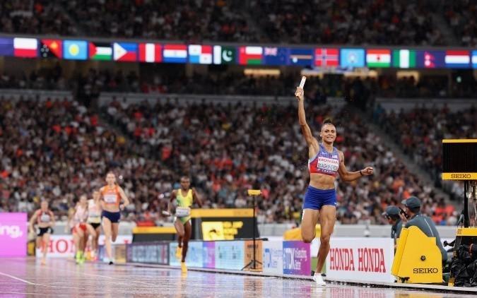 女子4x400米接力：美国队3分16秒61打破赛会纪录，收获冠军