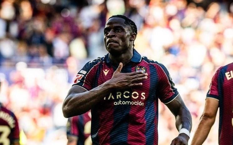 埃永：榜样是埃托奥和莱万相比西甲我的风格更适合踢英超