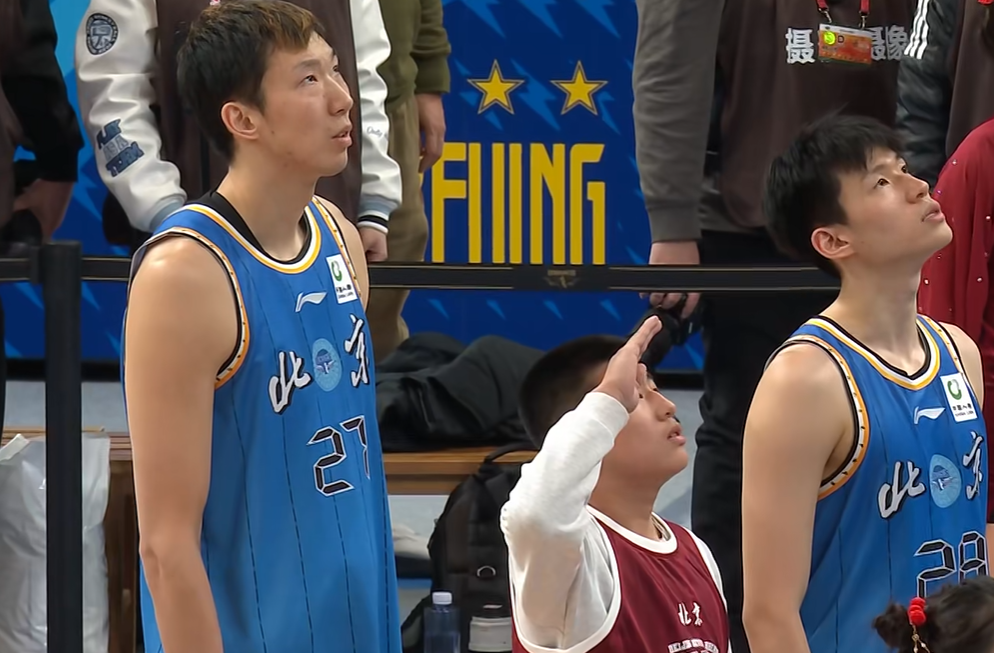 北京31分大胜广东！数据一目了然，不是周琦，赢球最大功臣而是他