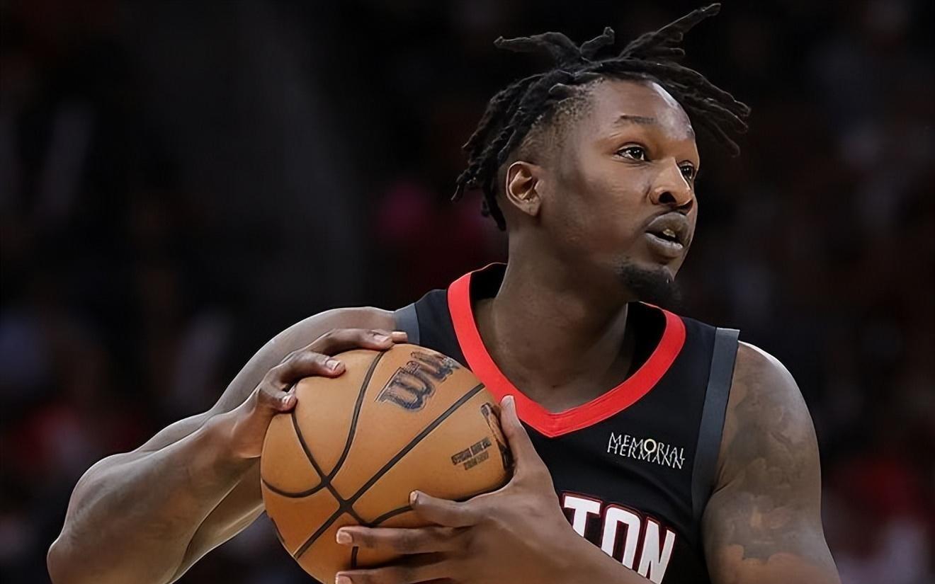 火箭给三旬老将的合同极度慷慨，对本队培养锋线新星却抠抠搜搜