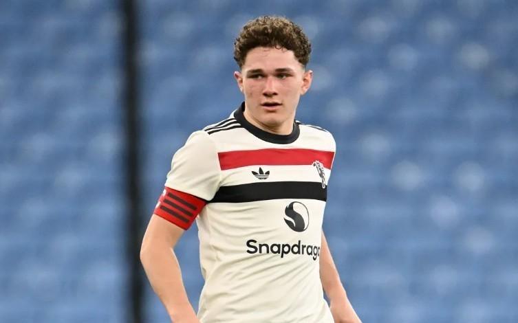 曼联小将德瓦尼参加一队训练，其父亲打趣：曼联最好的6号位