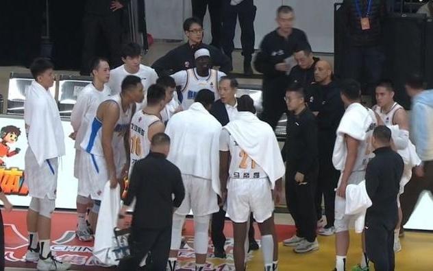 CBA杯翟晓川、张才仁火力全开北汽男篮阵容齐整显威力