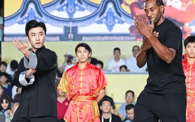 伦纳德晒中国行图片：感谢主办方给予超棒的能量和热情款待