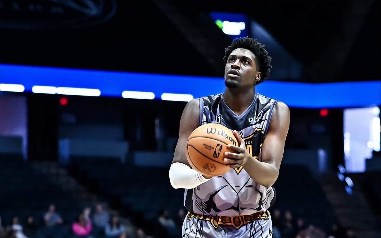 活塞二队得到前马刺掘金内线所属权，他会成为合格的替补中锋吗