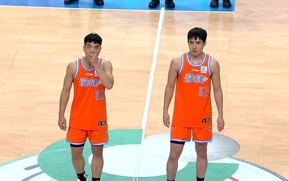 上海男篮4连胜，排名暂时升至第2弗格36分梦回巅峰主力保存体能