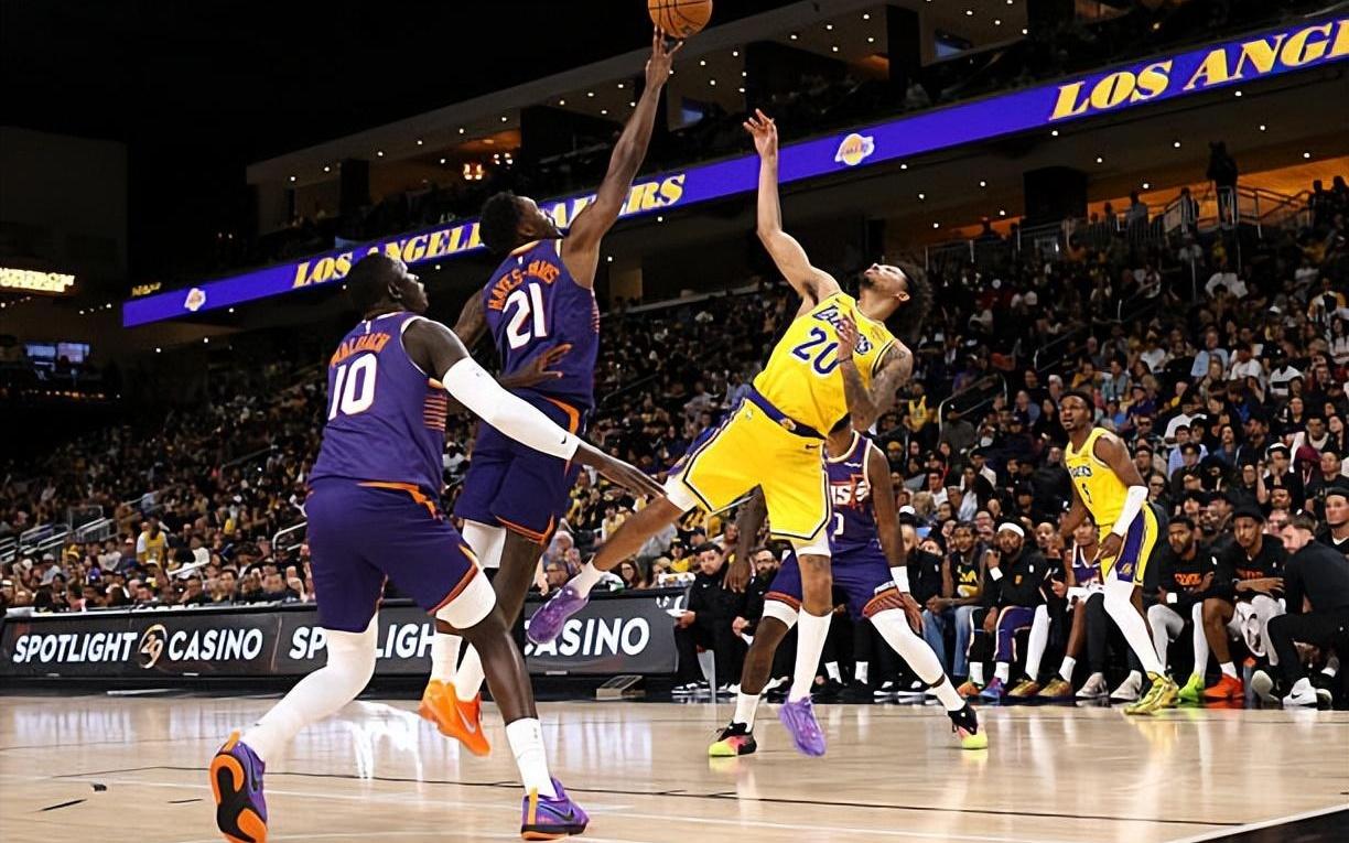 得分能力一般，其他能力有限，留给湖人后场新援的时间并不多