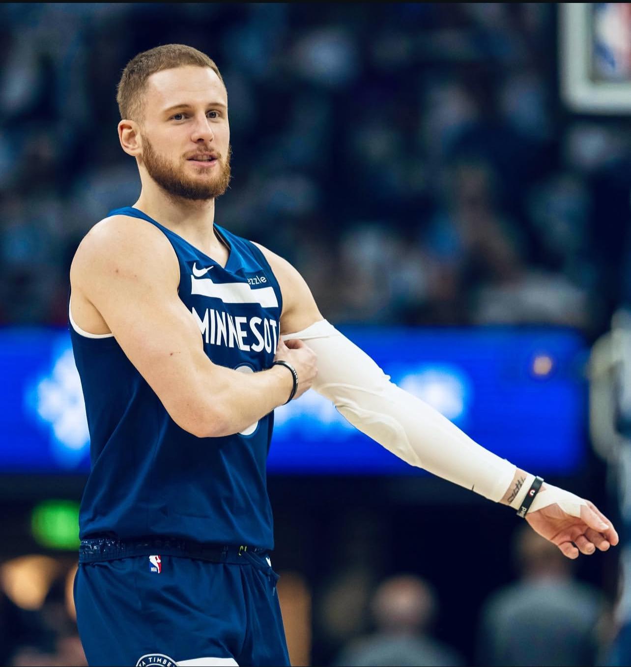 大一场均1.6分，选秀前存款不到4美元