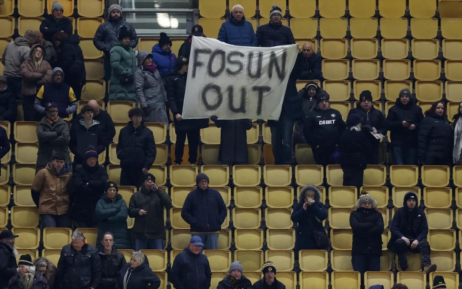 比赛第15分钟才入场，狼队球迷将在对阵曼联时抗议复星国际