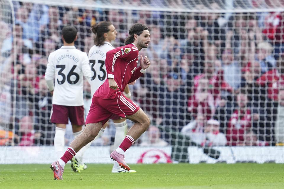 利物浦3连胜存争议绝杀功臣疑压哨逃点胳膊触球被主裁+VAR无视