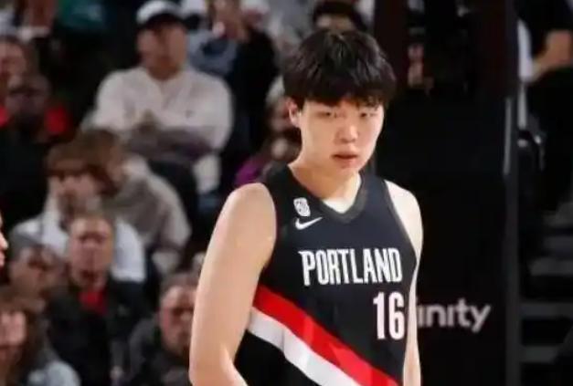 杨瀚森首次被弃用，格兰特罚球绝杀NBA杯赛开拓者险胜掘金